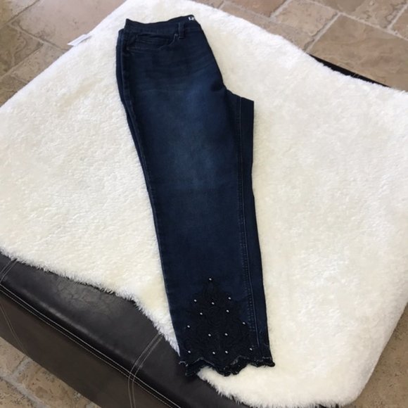 DG2 by Diane Gilman Classic Stretch Embroidered Hem Jean - Picture 4 of 9